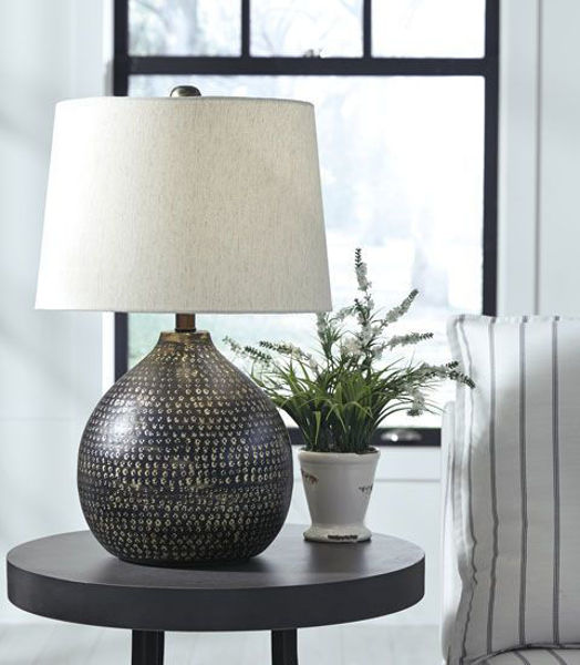 Picture of Metal Table Lamp (1/CN)/Maire